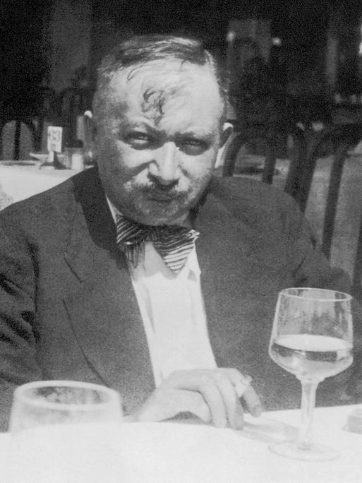 Porträt des österreichische Schriftstellers Joseph Roth in Ostende, Belgien, 1936