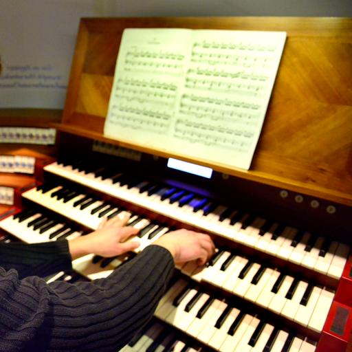 Berufskolleg-Schüler spielt die Orgel in der Marienkirche in Witten am Dienstag, 31. Mai 2022