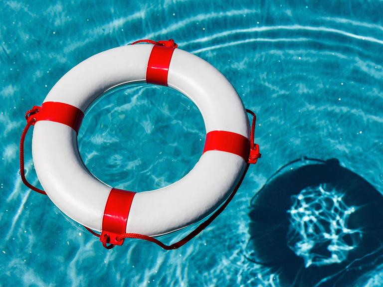 Rettungsring im Wasser 