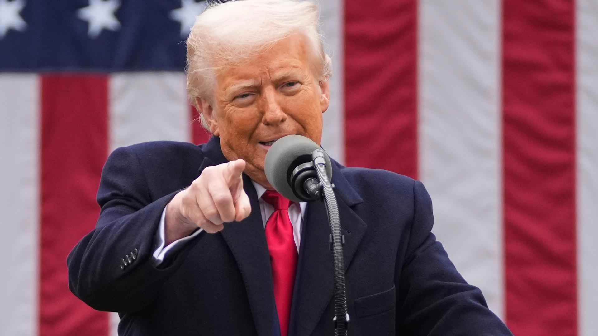 Donald Trump bei der Ankündigung weitreichender Zölle am Weißen Haus